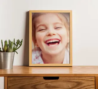 Tablouri personalizate cu poza draga tie: cadouri unice și emoționante pentru orice ocazie specială. Alegeți dintre o varietate de modele și culori pentru a crea o amintire de neuitat.