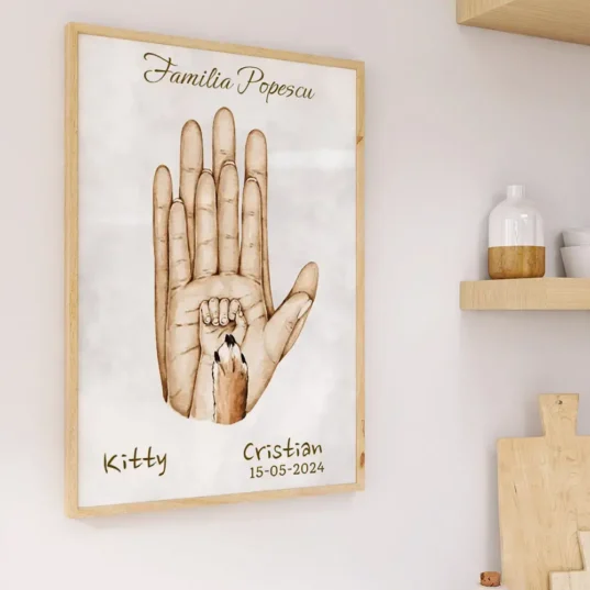 Tablou personalizat Nou născut și animăluț -  mânuțe